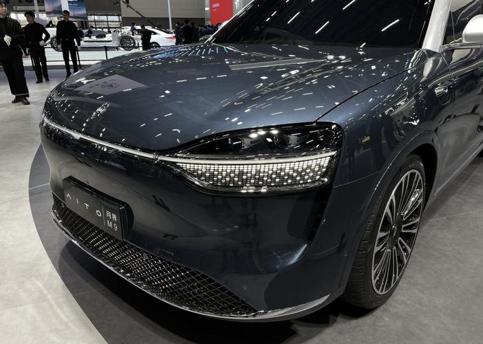 岚图汽车与竞品的全方位对比，AITO汽车华为赋能的高端智慧汽车